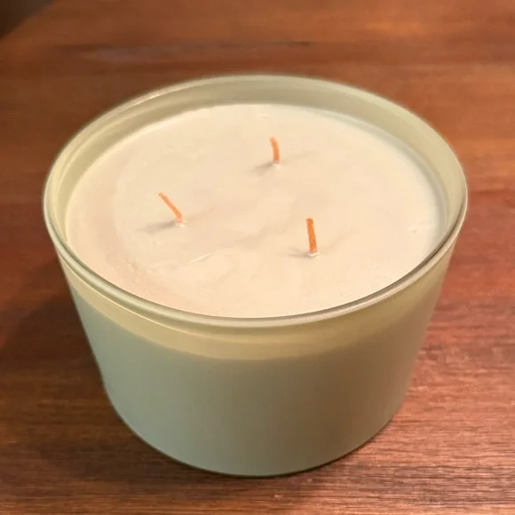 NWT Crate & Barrel 20 oz Scented Candle - Picture 8 of 8
